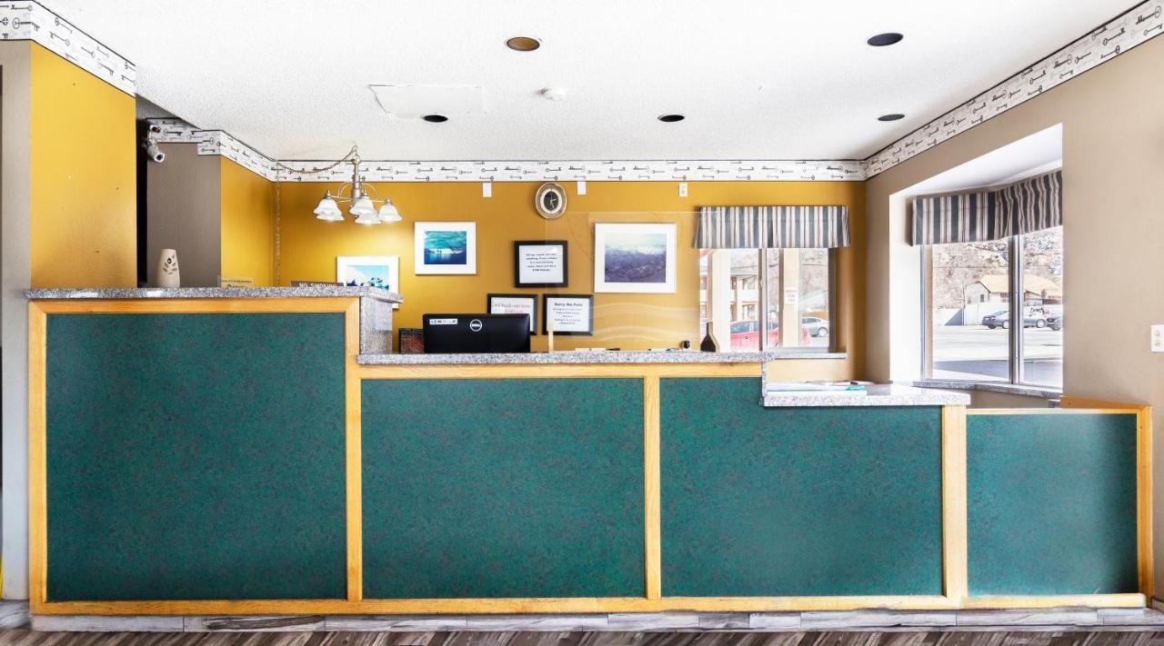 Cedar Valley Inn Сідар-Сіті Екстер'єр фото